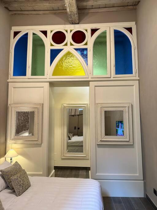 Apartment Lambe Next To Ponte Vecchio And Uffizi - Lovetheapartments *