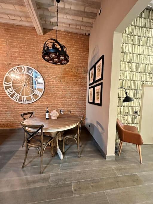 Lambe Next To Ponte Vecchio And Uffizi - Lovetheapartments * Florence