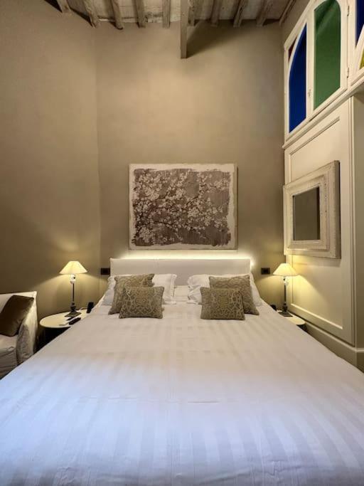 Lambe Next To Ponte Vecchio And Uffizi - Lovetheapartments * Florence