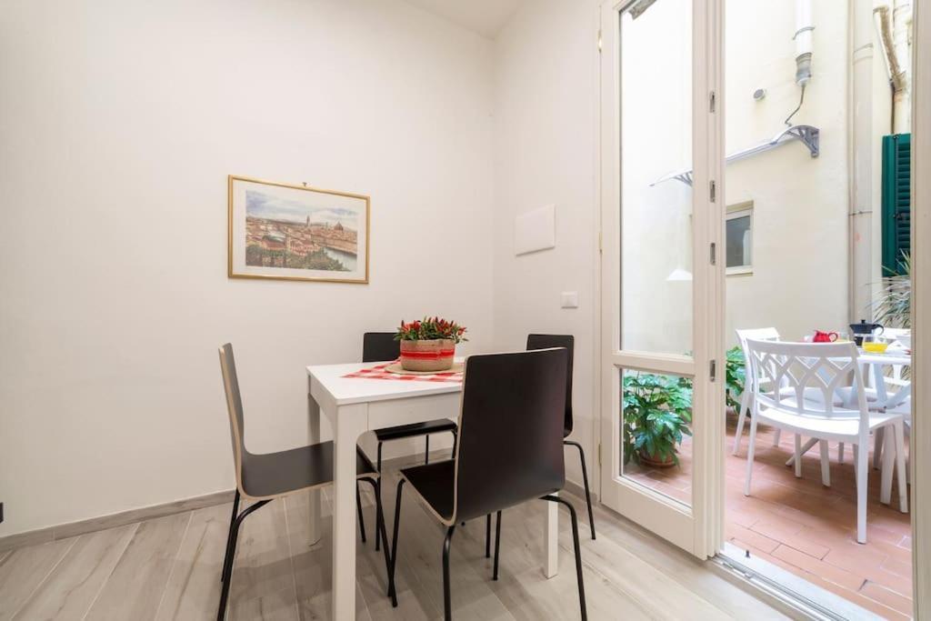 Casa Lorenzo With A Quiet Tiny Patio Apartment Florence