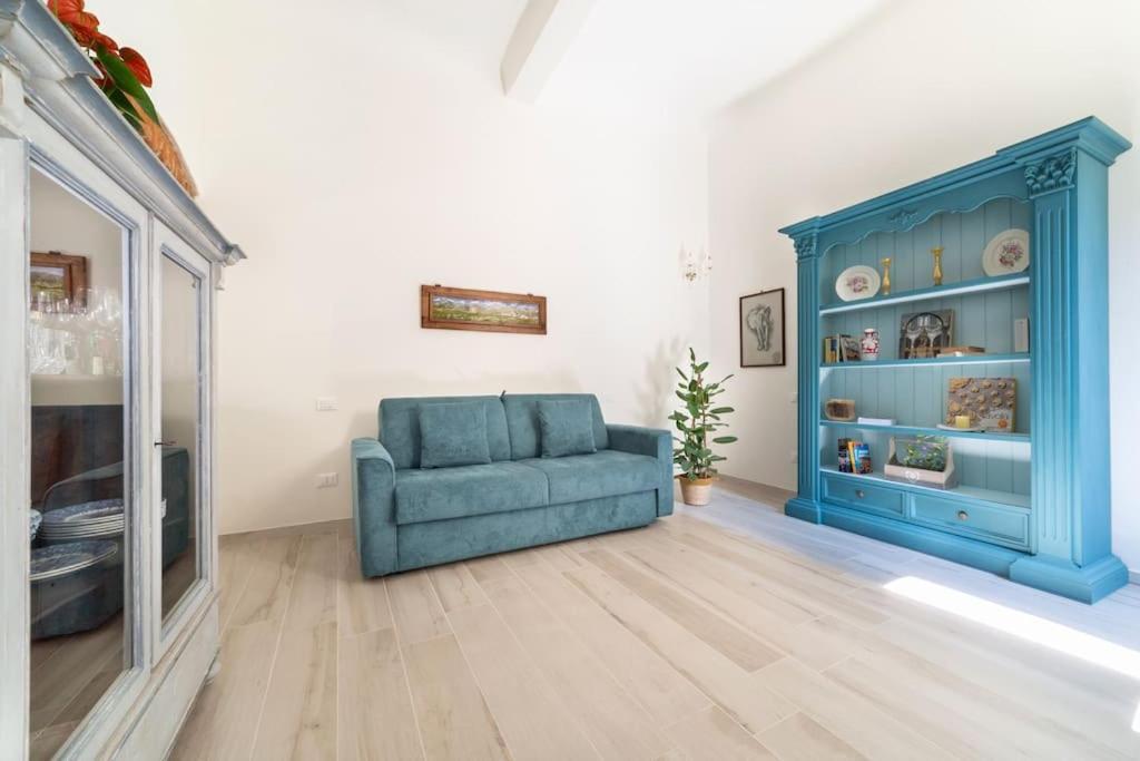 Casa Lorenzo With A Quiet Tiny Patio Apartment
