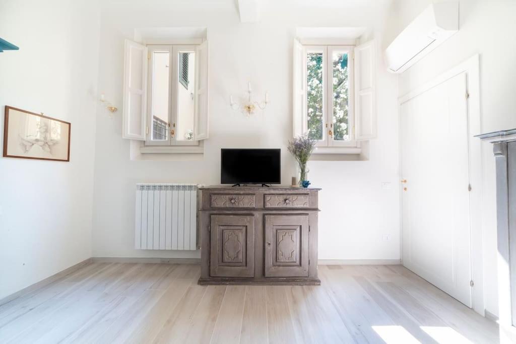 Casa Lorenzo With A Quiet Tiny Patio Apartment *