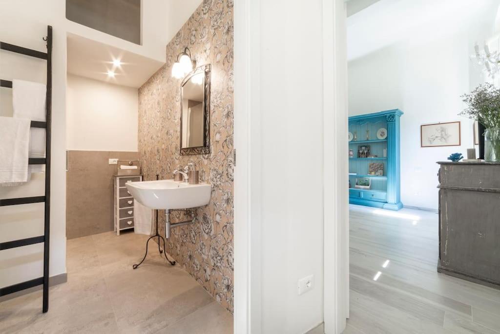 Appartement Casa Lorenzo With A Quiet Tiny Patio *