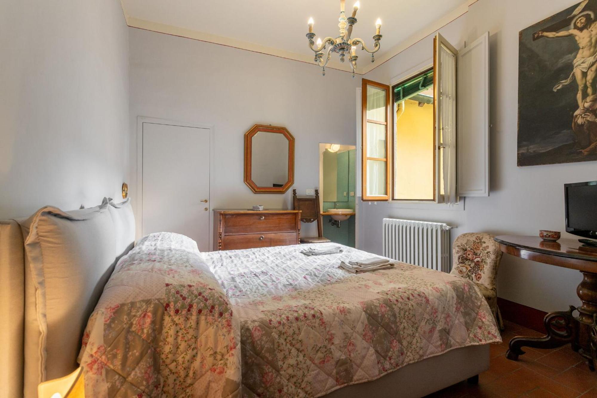 Appartement Santa Croce Dante's View With Terrace By Halldis Florence