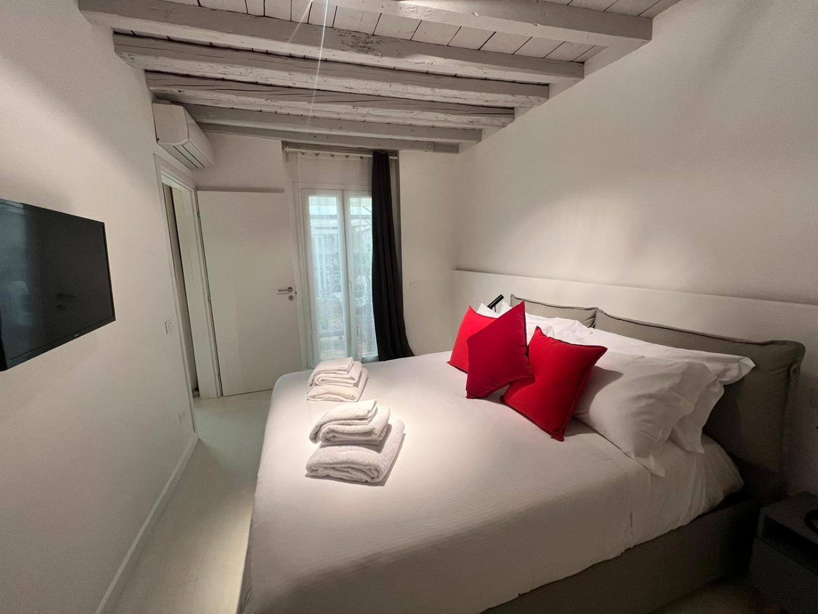 New Ground Floor And Patio Appartement