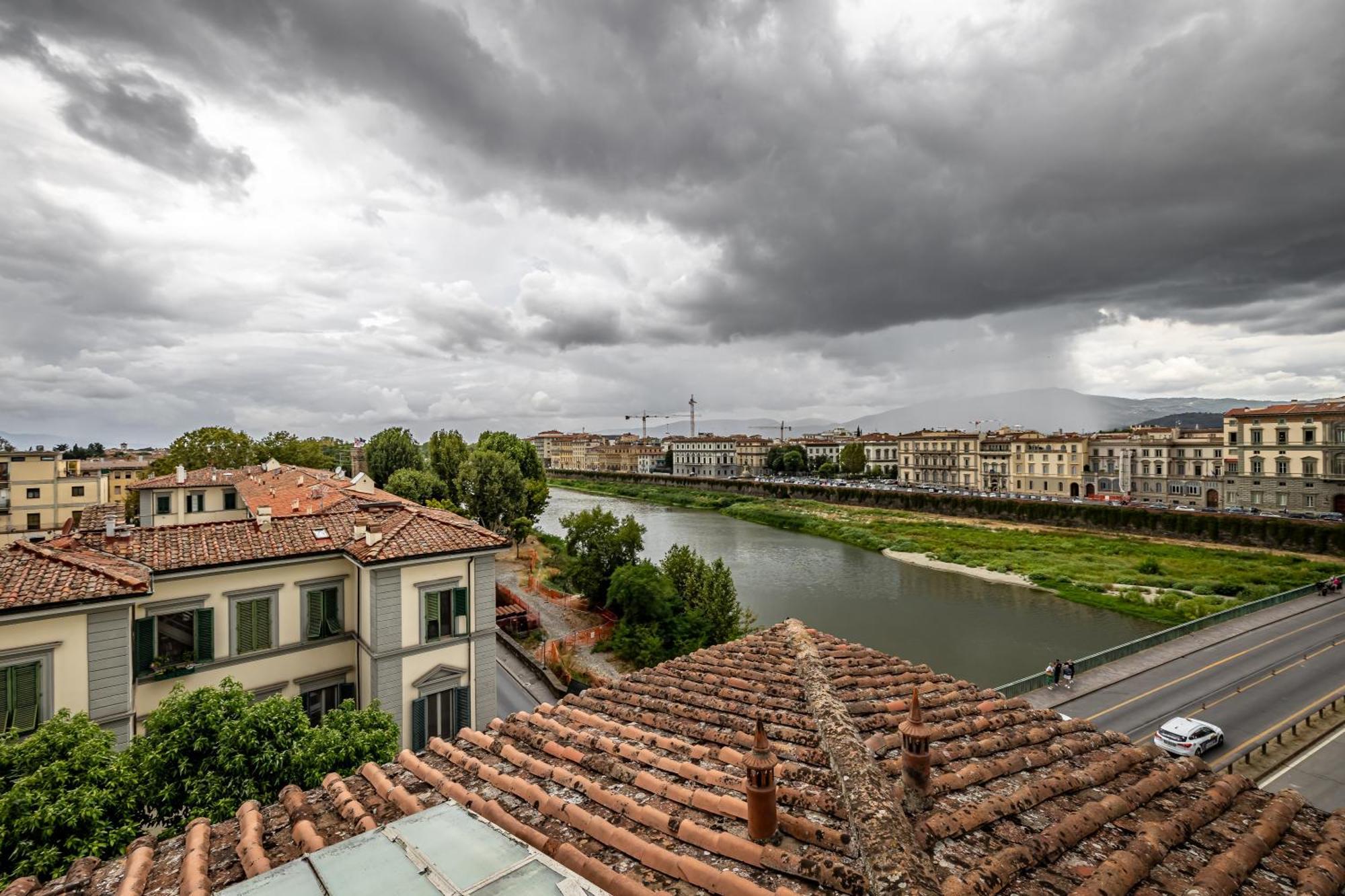 Yid Wonderful Balcony View On Apartment Florence