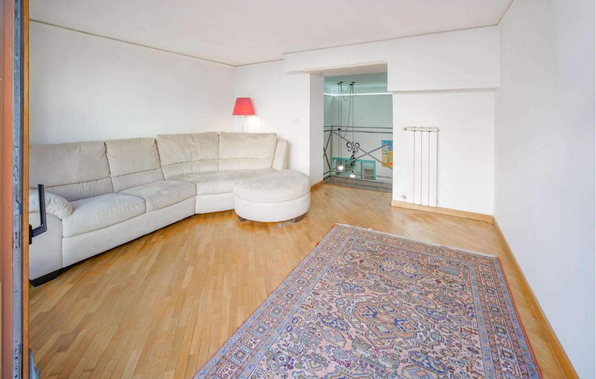 2 Bedroom Beautiful In Appartement Florence