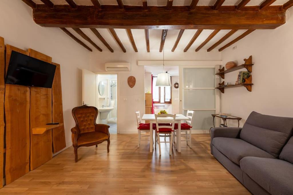 Keys Of Italy - Mercato 20 - Modern 1 Bedroom Nearby Mercato Apartment
