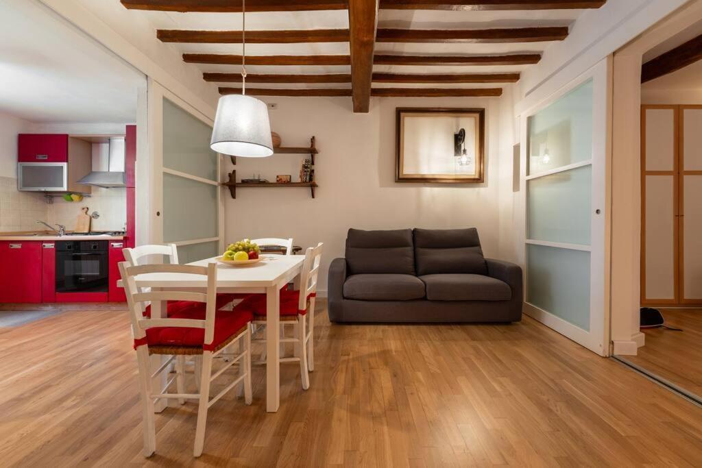 Keys Of Italy - Mercato 20 - Modern 1 Bedroom Nearby Mercato Apartment *