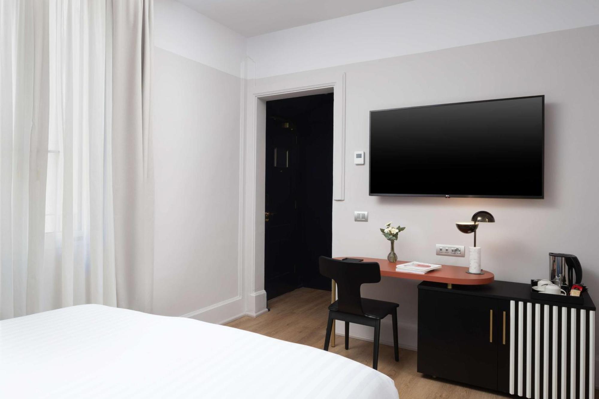 Anglo American Florence, Curio Collection By Hilton Florence