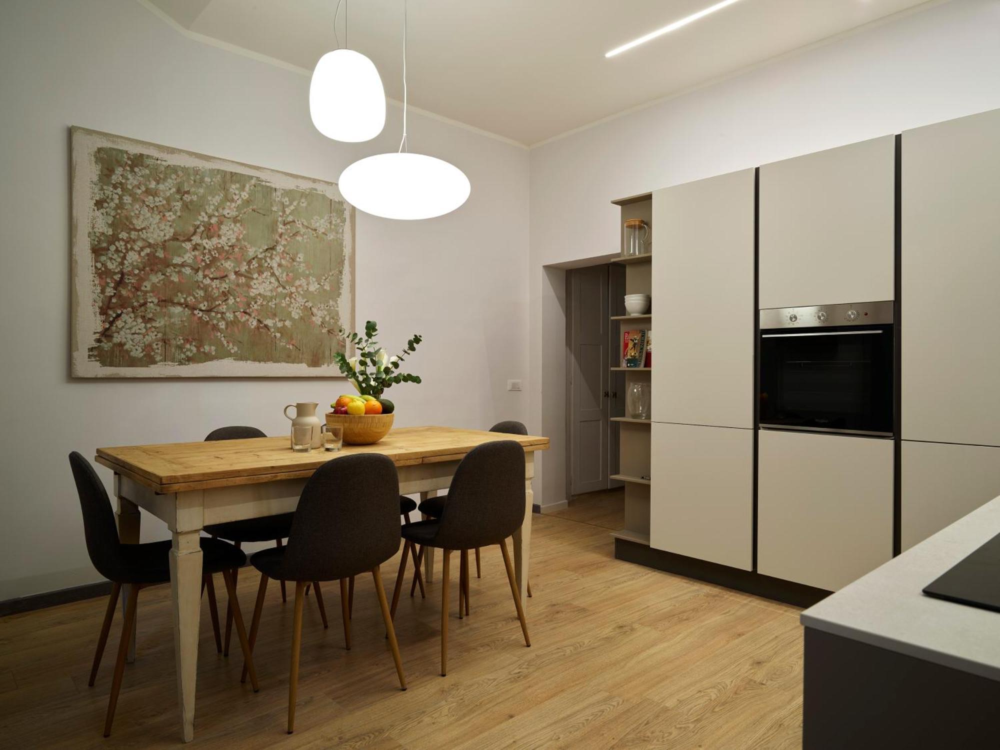 Bright 3-bedroom With Patio In Historic Center Near Duomo Florence