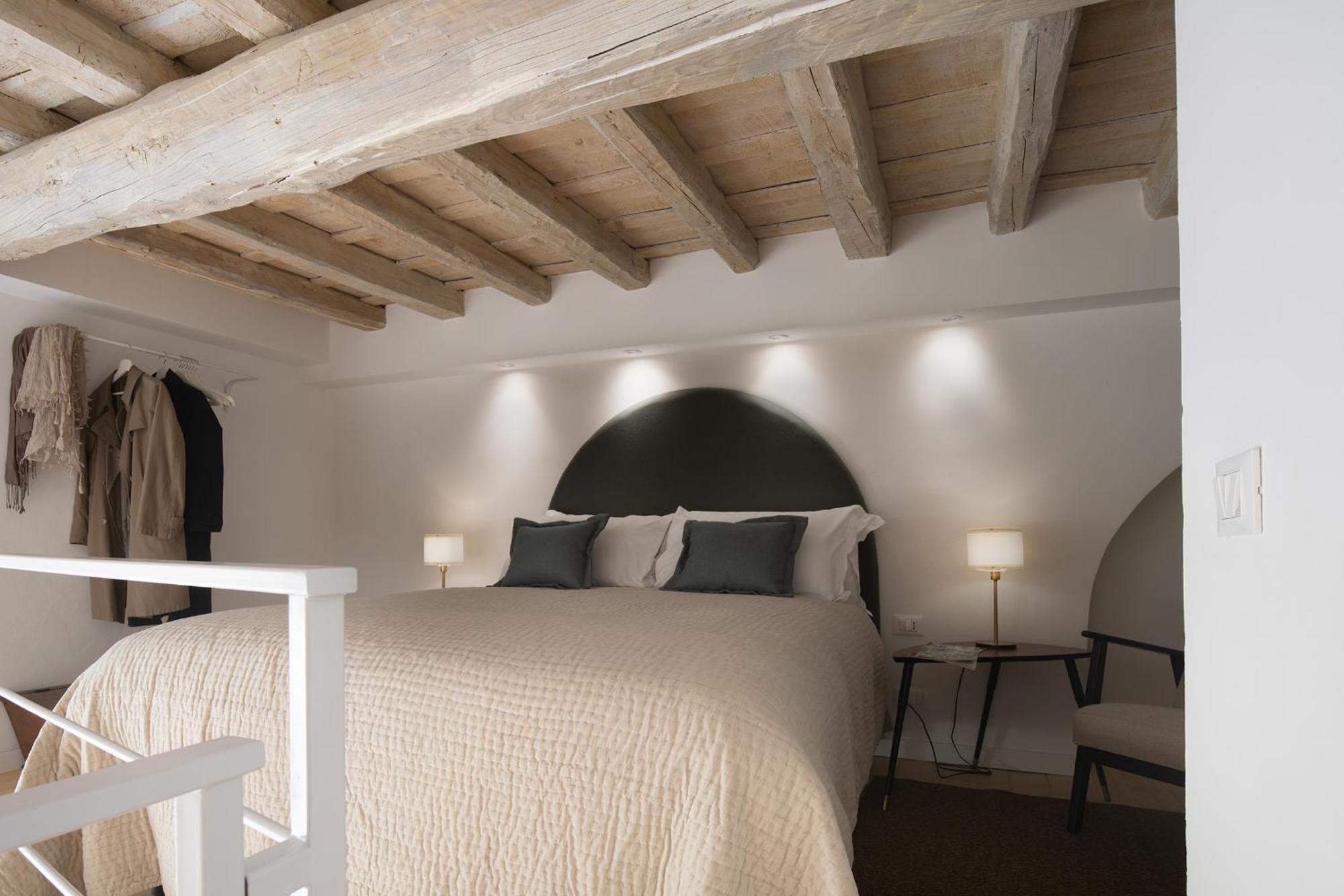 Bright 3-bedroom With Patio In Historic Center Near Duomo *