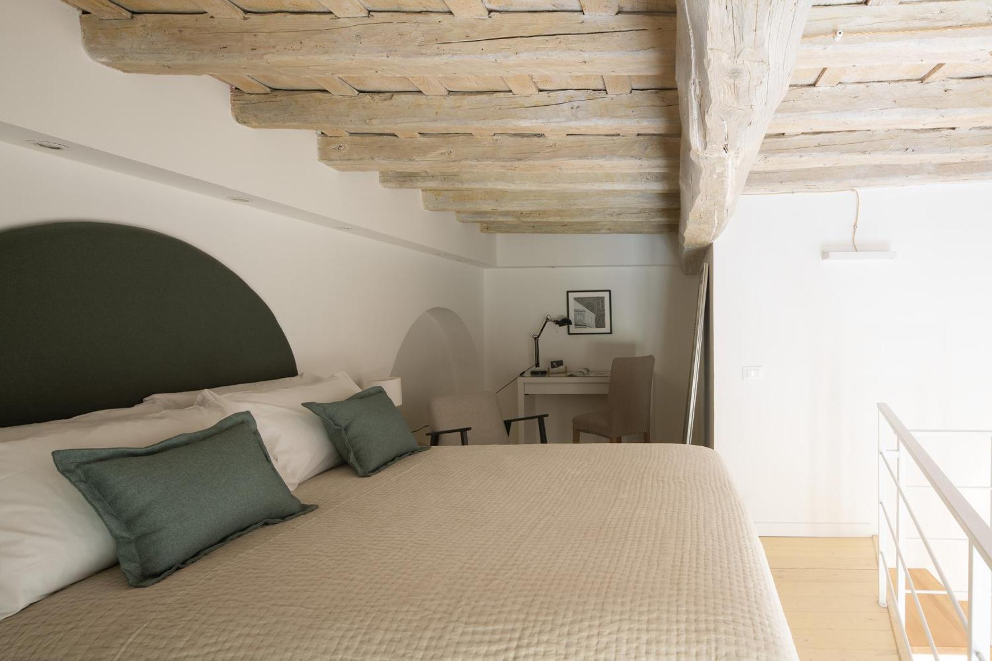 Bright 3-bedroom With Patio In Historic Center Near Duomo Apartment Florence