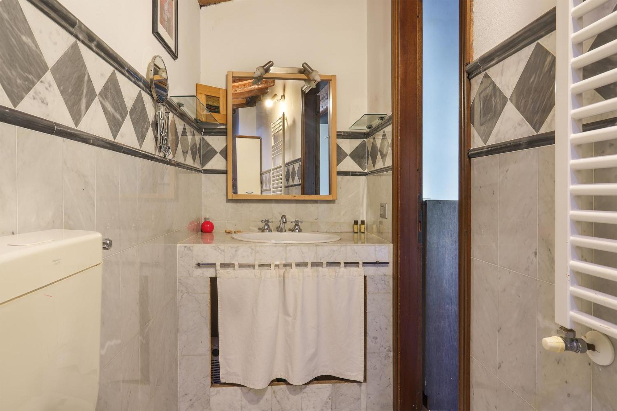 Apartment 2 Bedroom With Terrace Florence