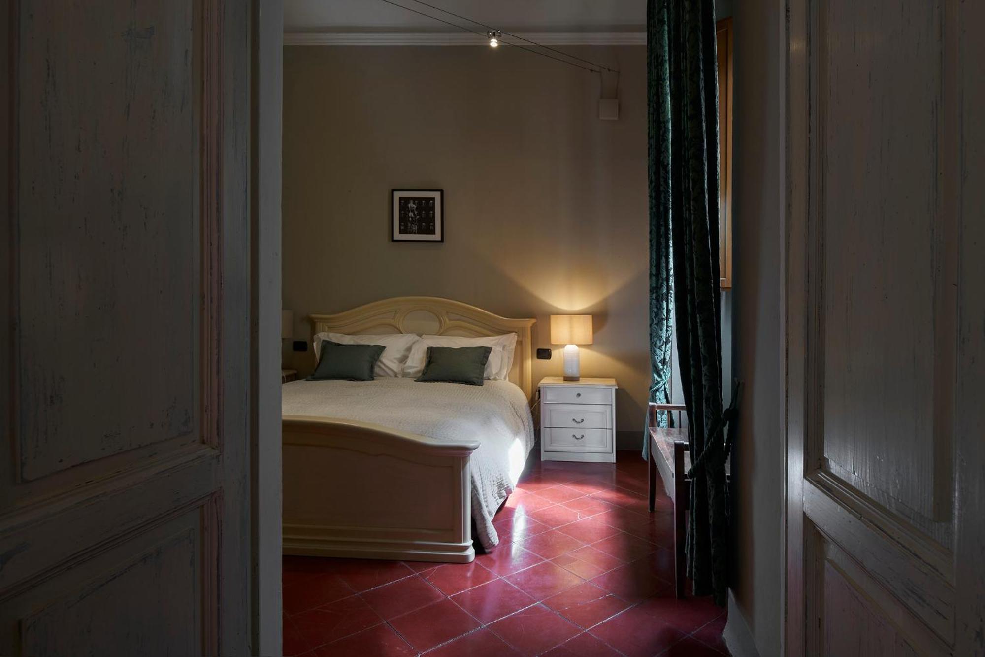 Apartment Charming & Authentic 1br In Historic Center, Near The Duomo *