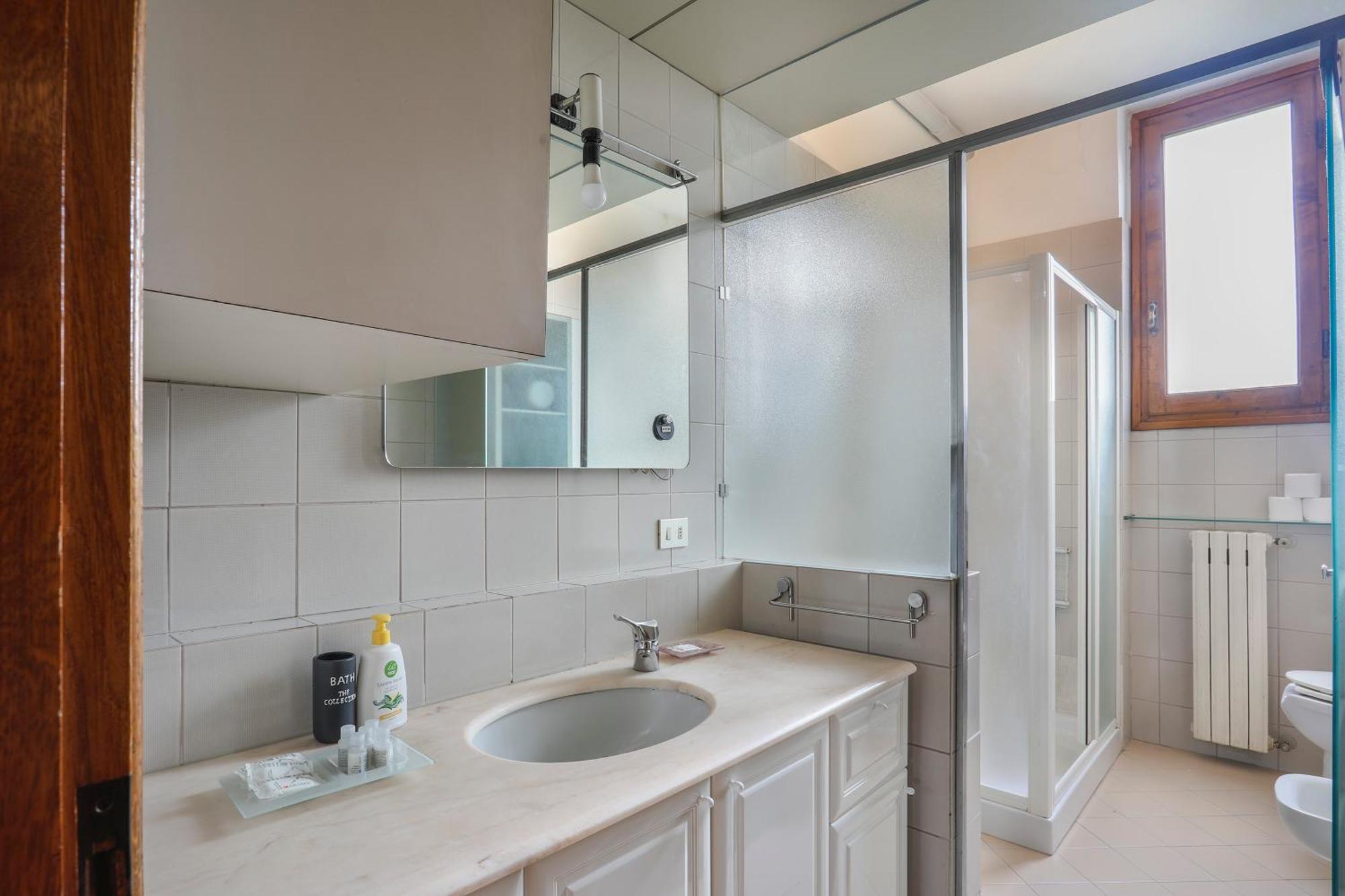 Spacious 3 Bedroom Apartment *