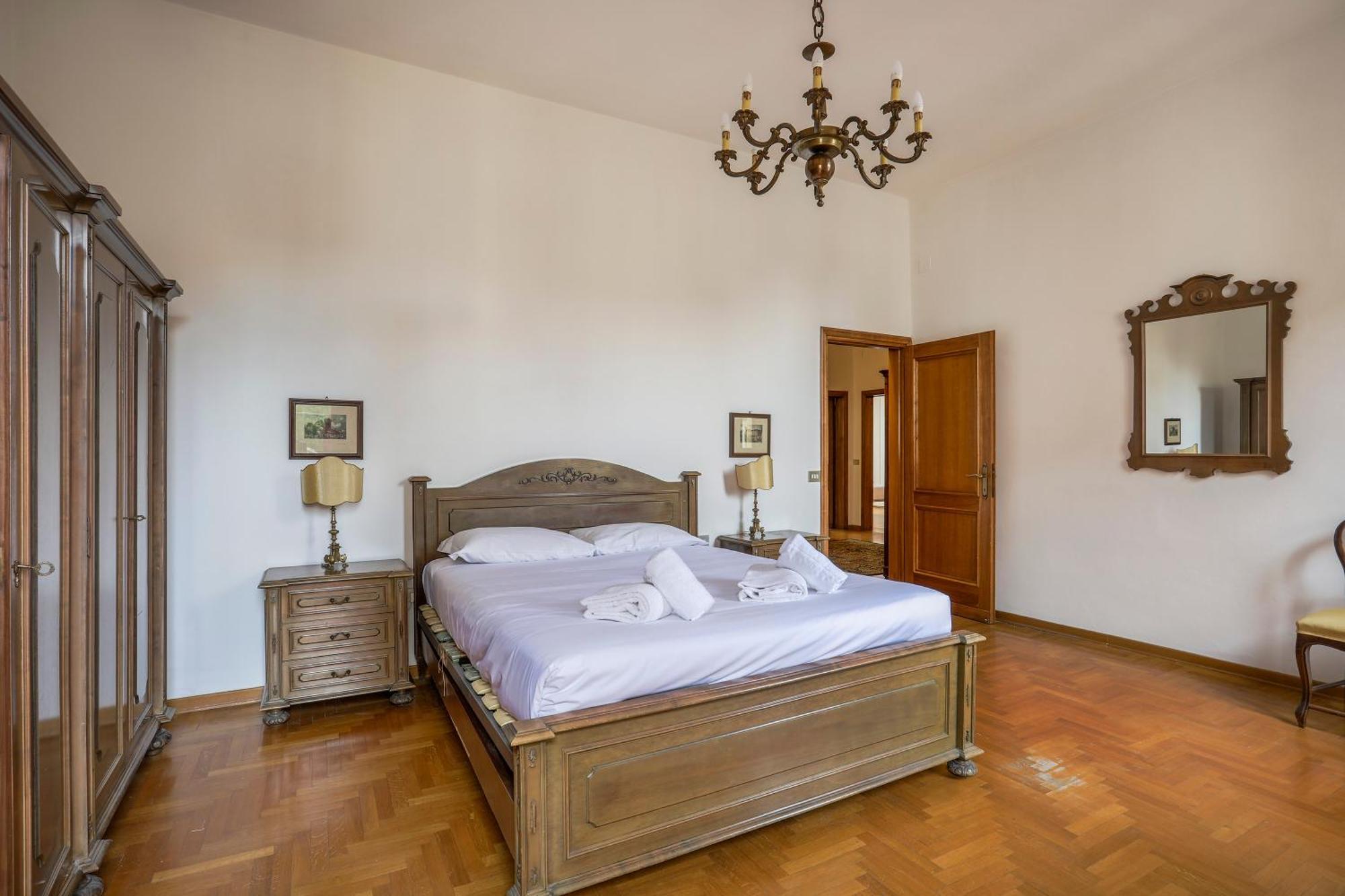 Spacious 3 Bedroom Apartment *