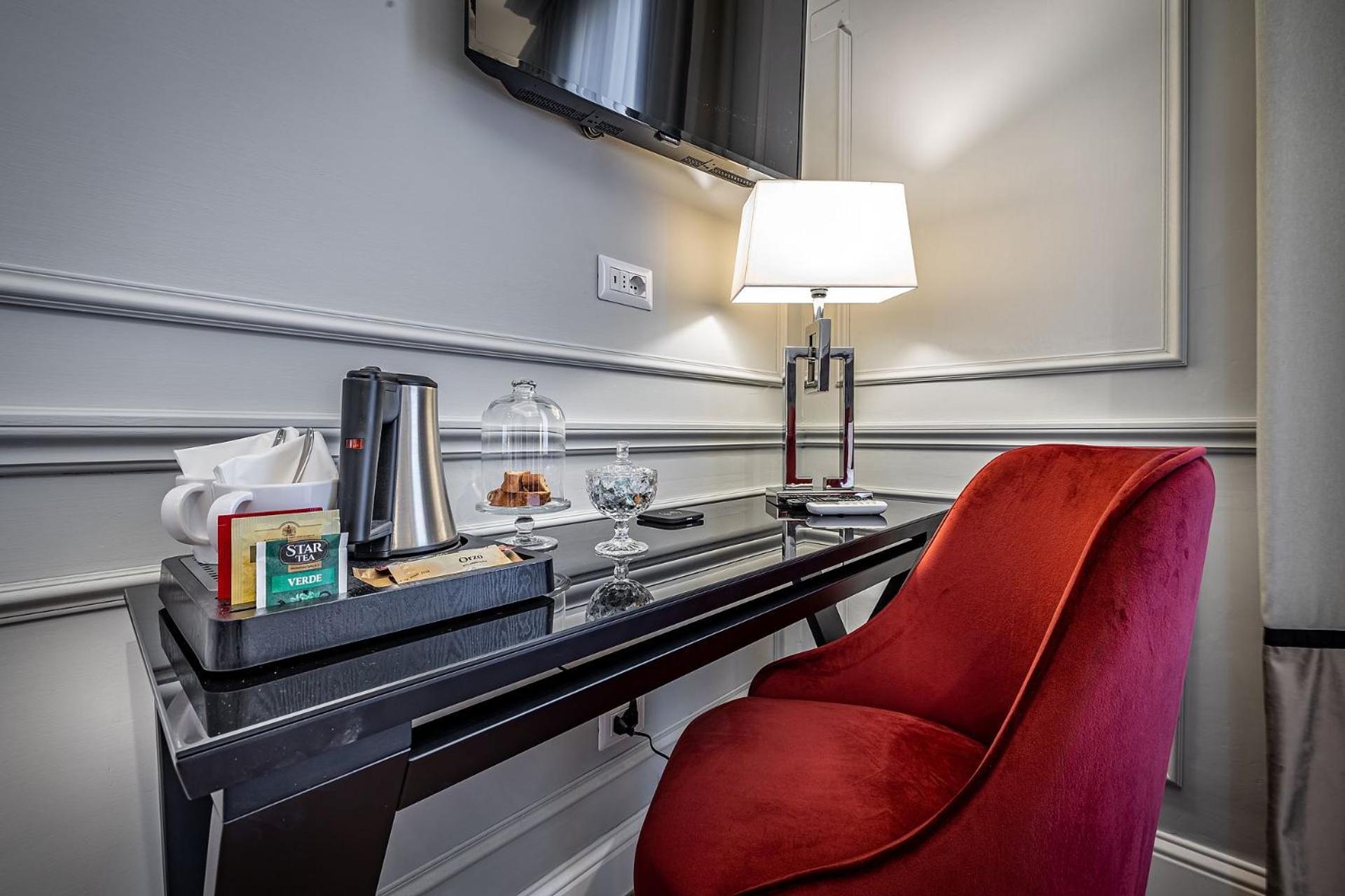 Ungherese Small Luxury Florence