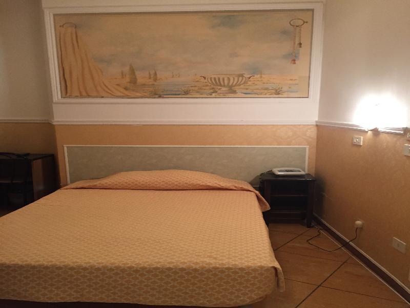 Ascot Hotel