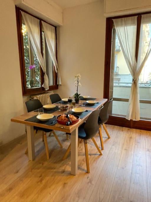 Show Me 2 Bedroom Duomo & Airport Tram * Florence