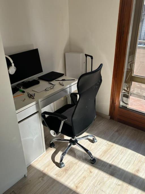 Show Me 2 Bedroom Duomo & Airport Tram * Florence