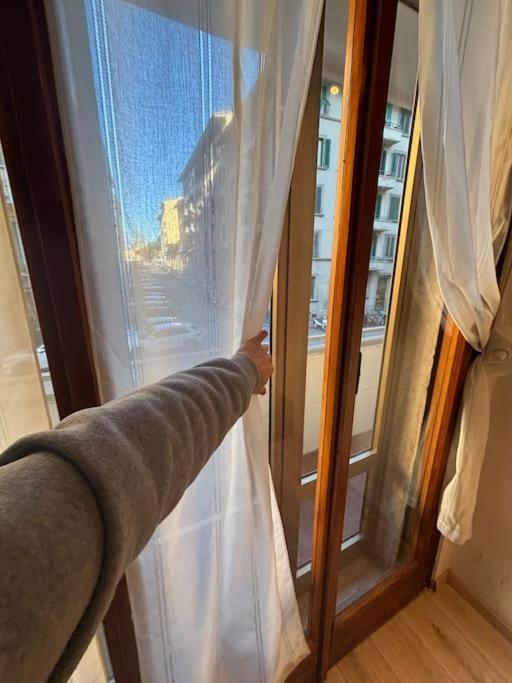 Show Me 2 Bedroom Duomo & Airport Tram Apartment