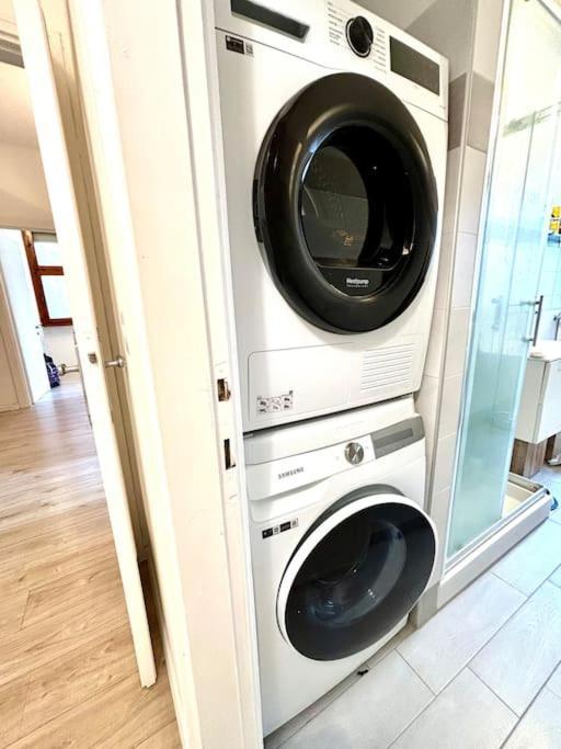Apartment Show Me 2 Bedroom Duomo & Airport Tram Florence