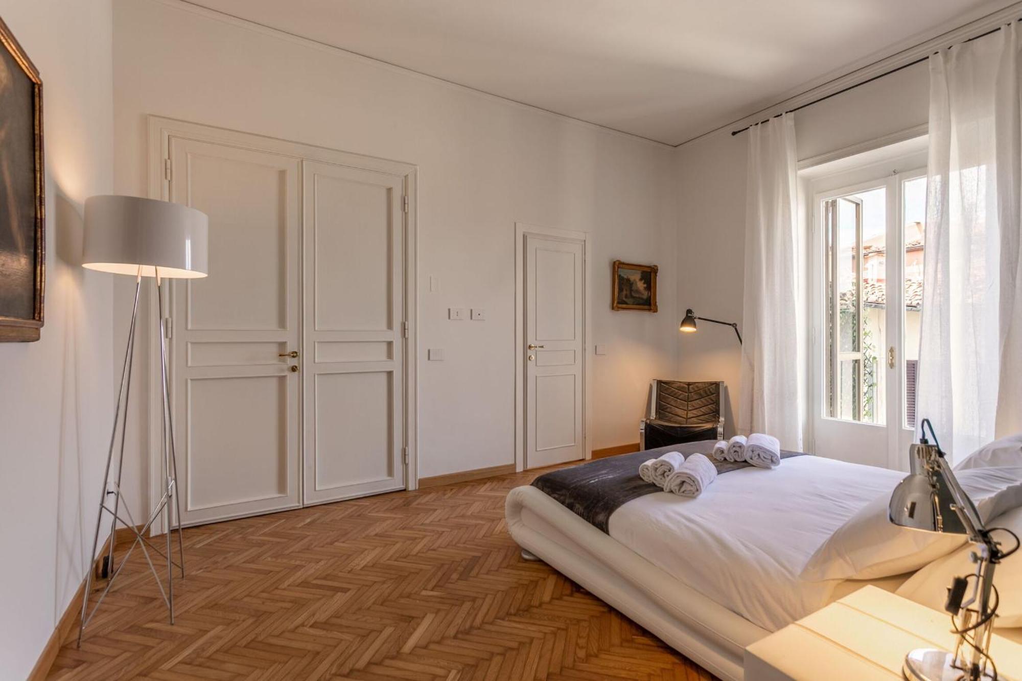 Apartment Vespucci 60 Luxury Apt With Garage And Balcony