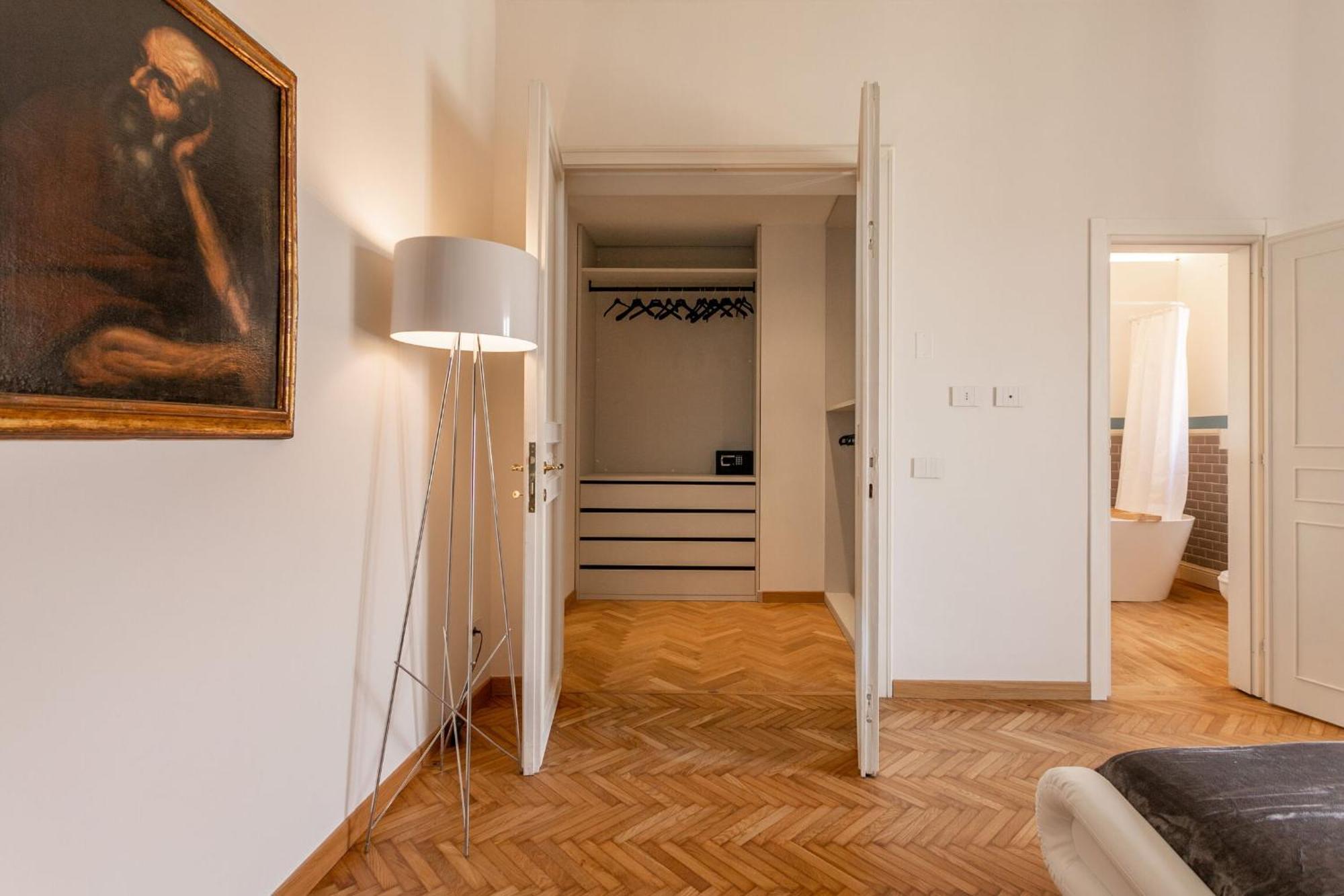 Apartment Vespucci 60 Luxury Apt With Garage And Balcony