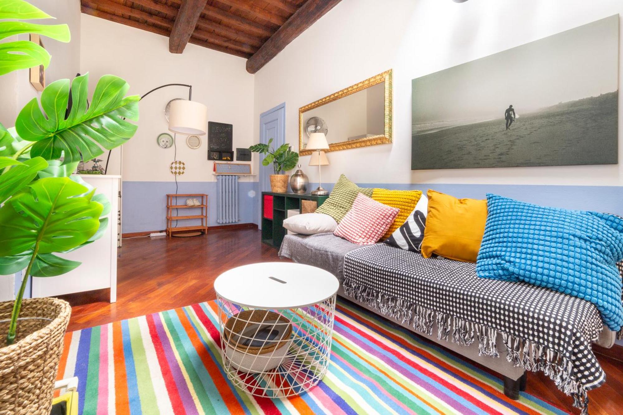 Downtown Colourful Flat Close To The Railway Apartment *