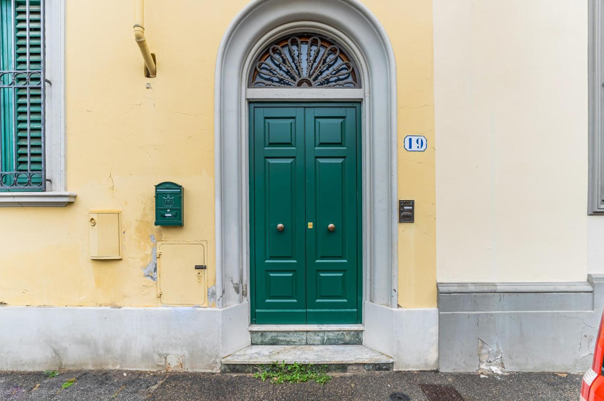 Bright With Private Garden And Balcony Appartement Florence