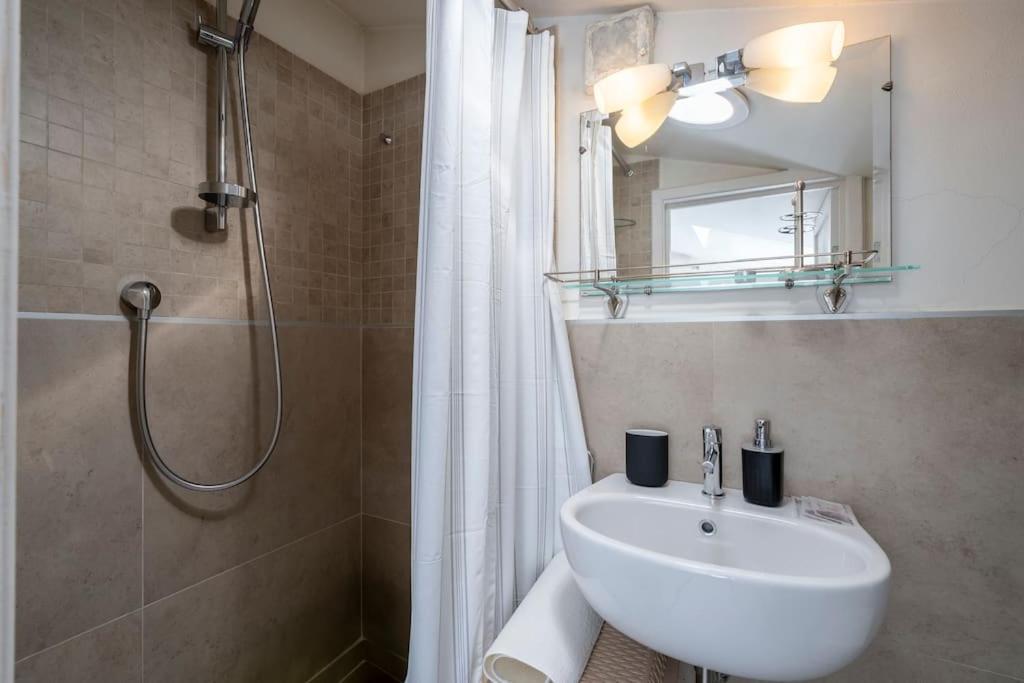 Ospedale Careggi - Moderno Apartment Florence