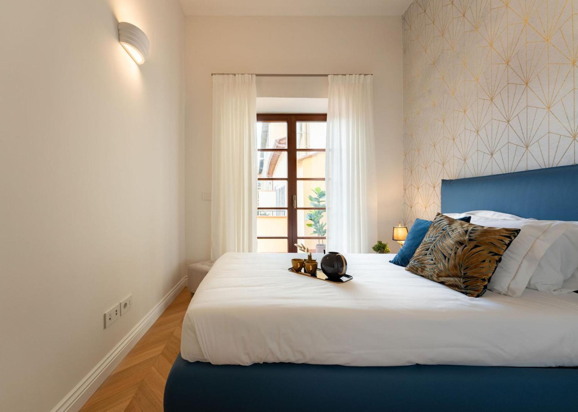 - Modern Florentine Terrace Few Steps From Duomo Apartment