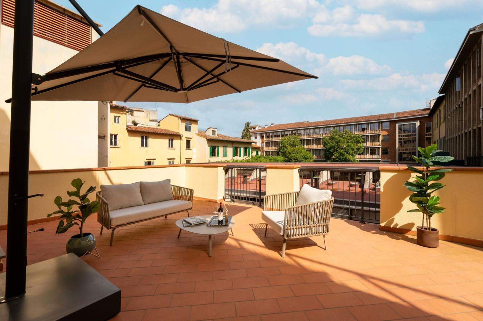 - Modern Florentine Terrace Few Steps From Duomo *