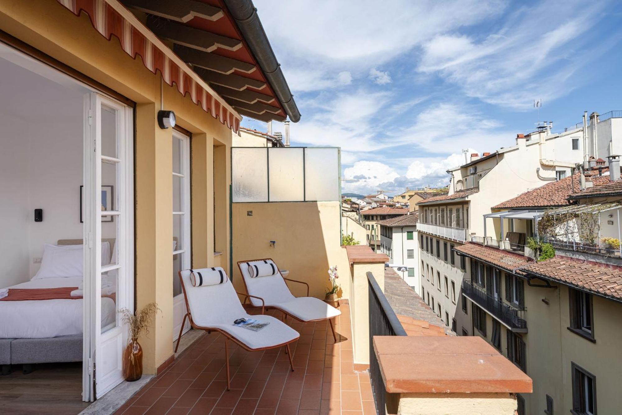 Bob W Ponte Vecchio Apartment Florence