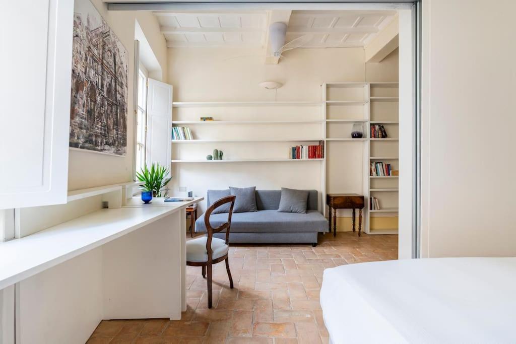 Relax Like Home, Piazza Santa Croce, With Balcony Apartment Florence