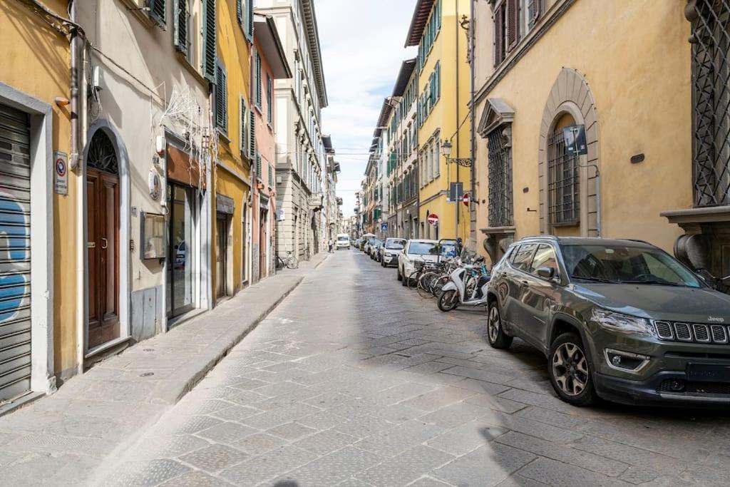 Relax Like Home, Piazza Santa Croce, With Balcony Apartment *