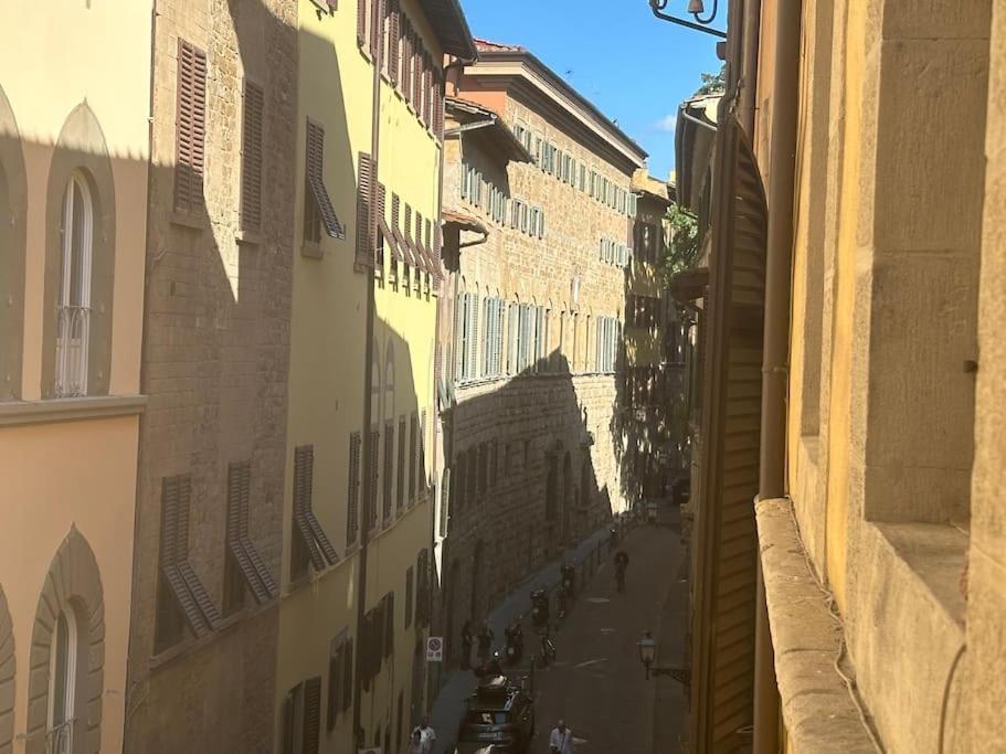 Romantico Con Vista Su Ponte Vecchio Florence