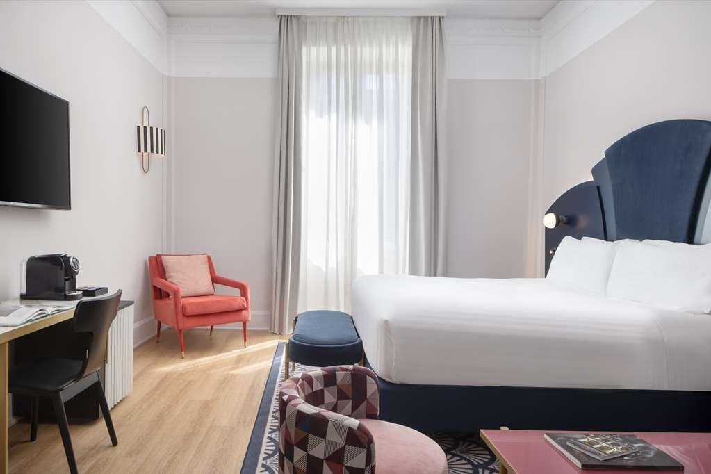 Anglo American Curio Collection By Hilton