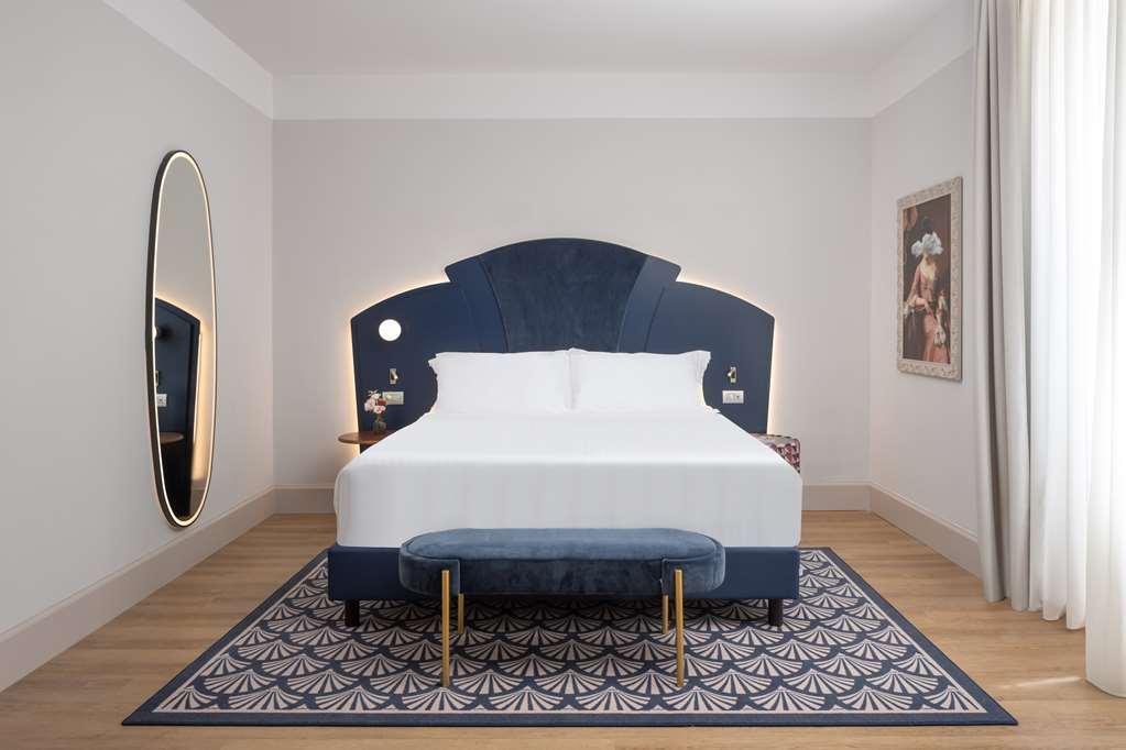 Anglo American Curio Collection By Hilton 4* Florence