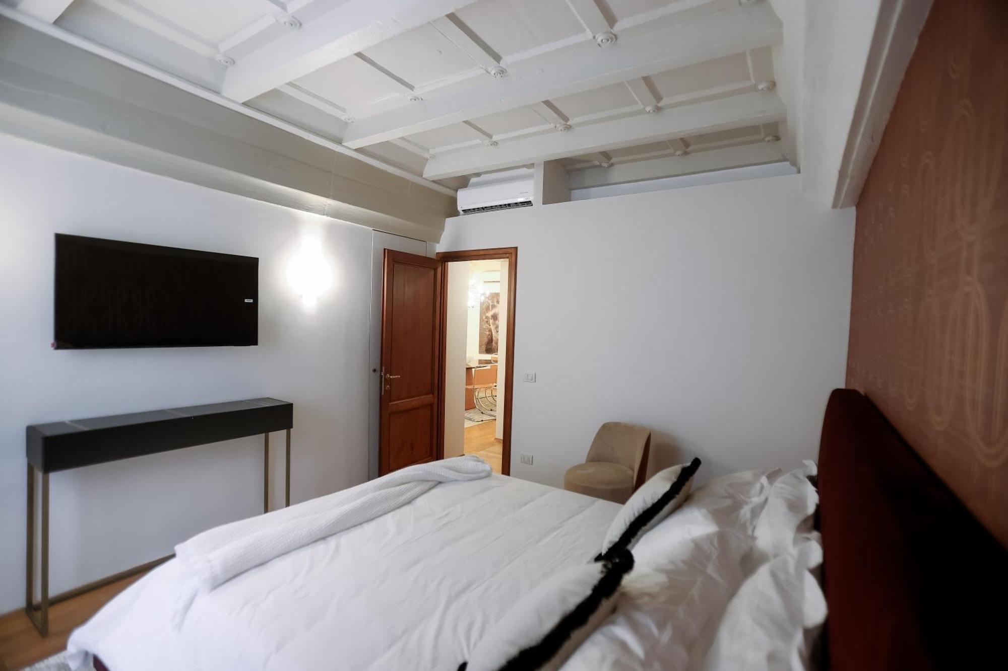 Apartment Ponte Vecchio - Partenope Luxury *
