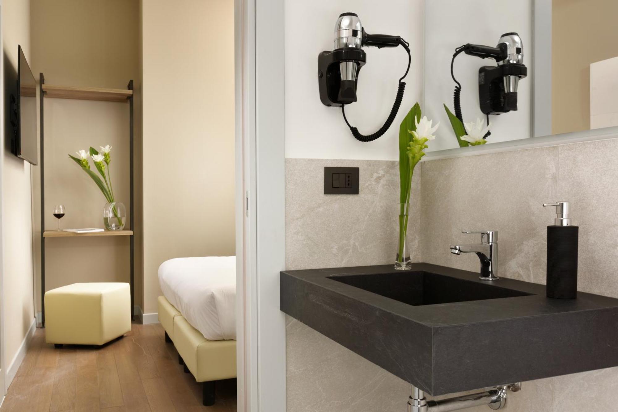 Essence Hotel 3*