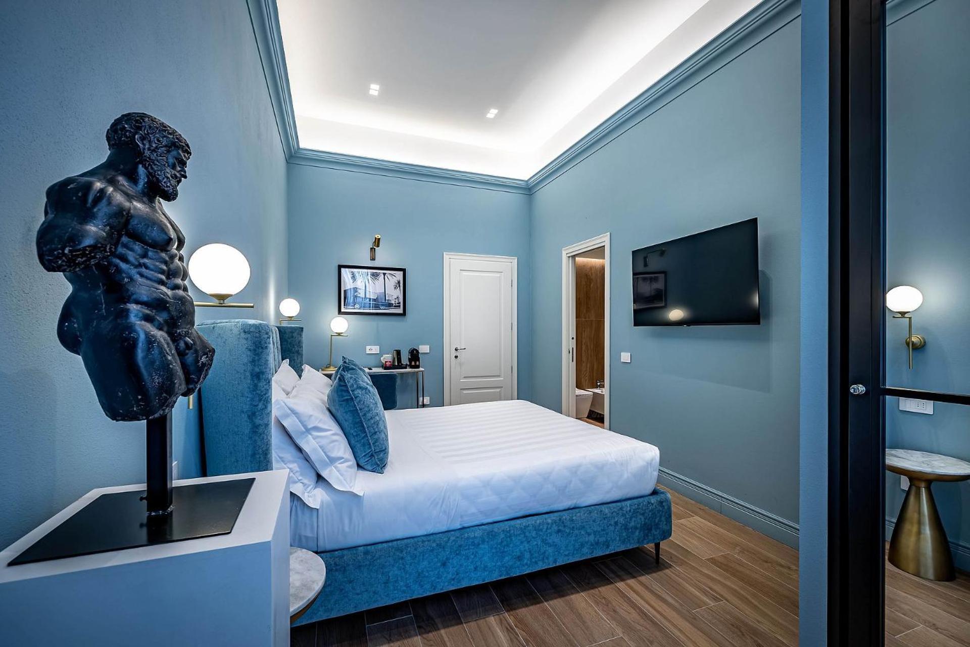 Ungherese Small Luxury