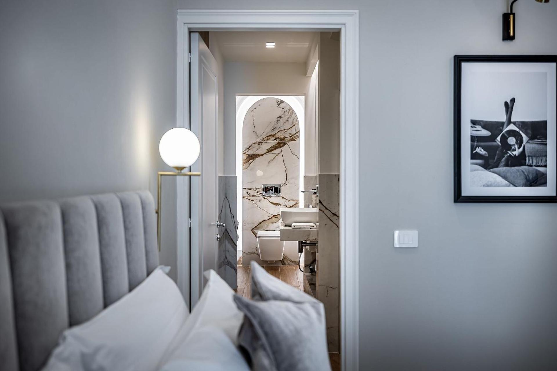 Ungherese Small Luxury
