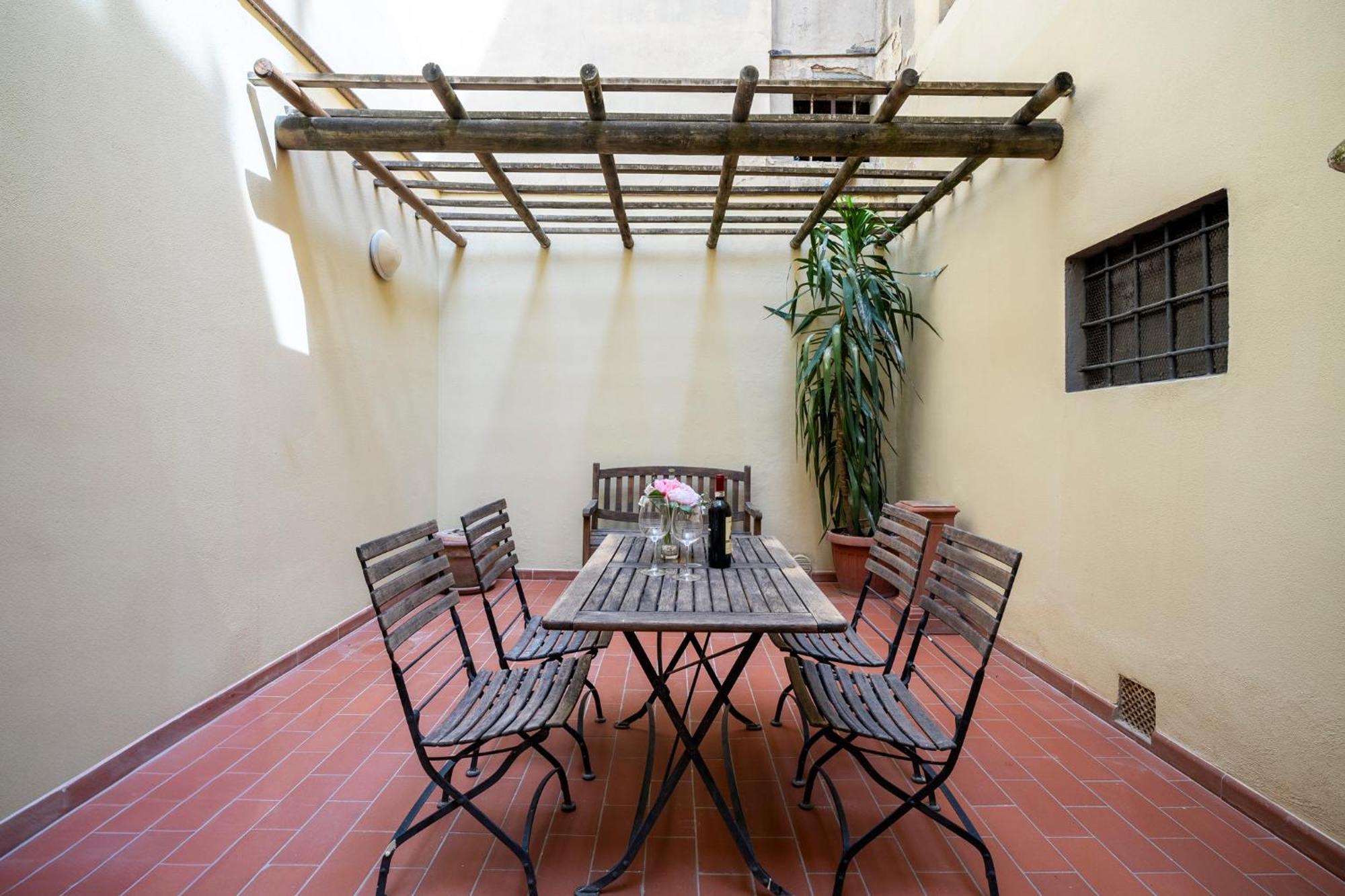 Station With Garden Apartment Florence