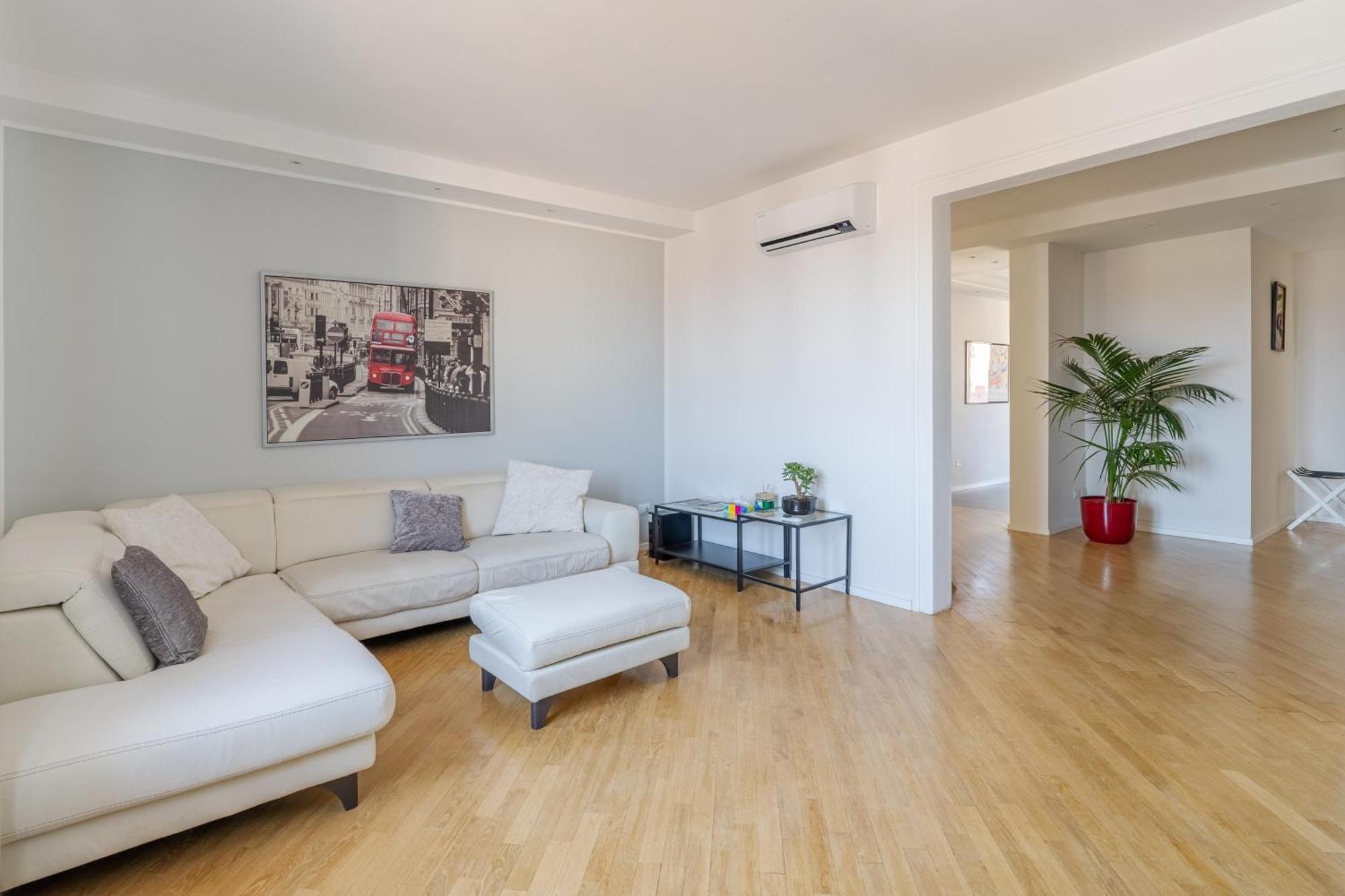 Appartement Moderno Quadrilocale, Ultimo Piano