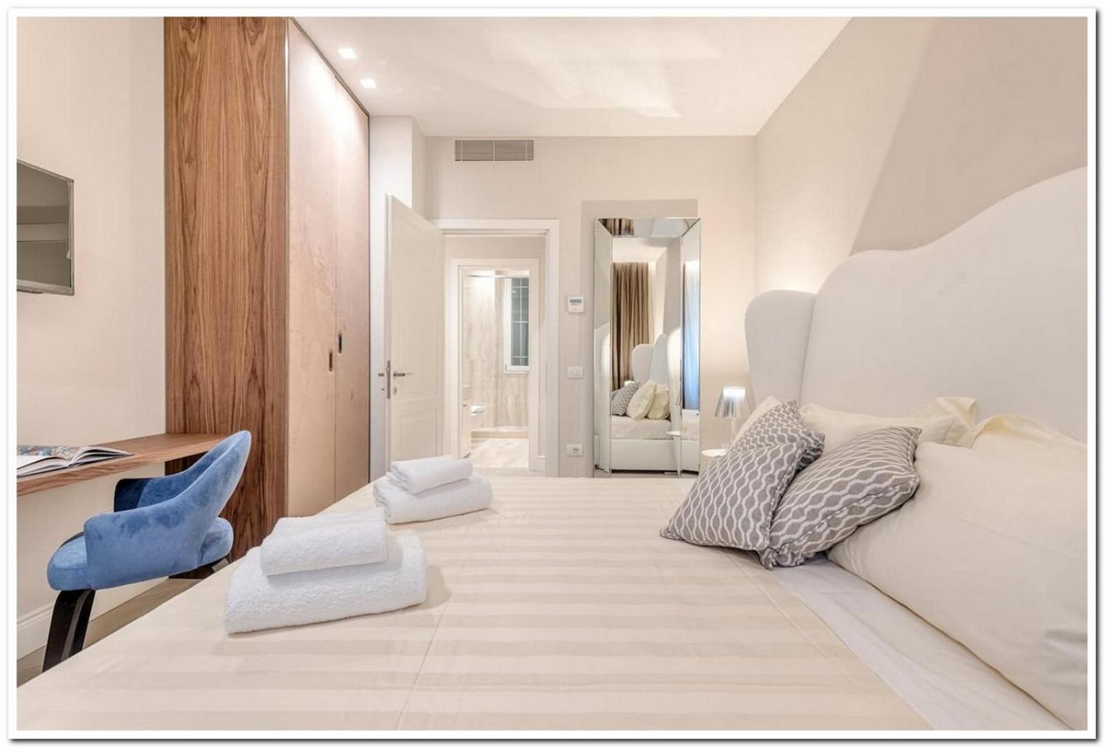 Apartment 3br Awesome In - What'app - 0039-3512-039-610 - For Reservations! Florence