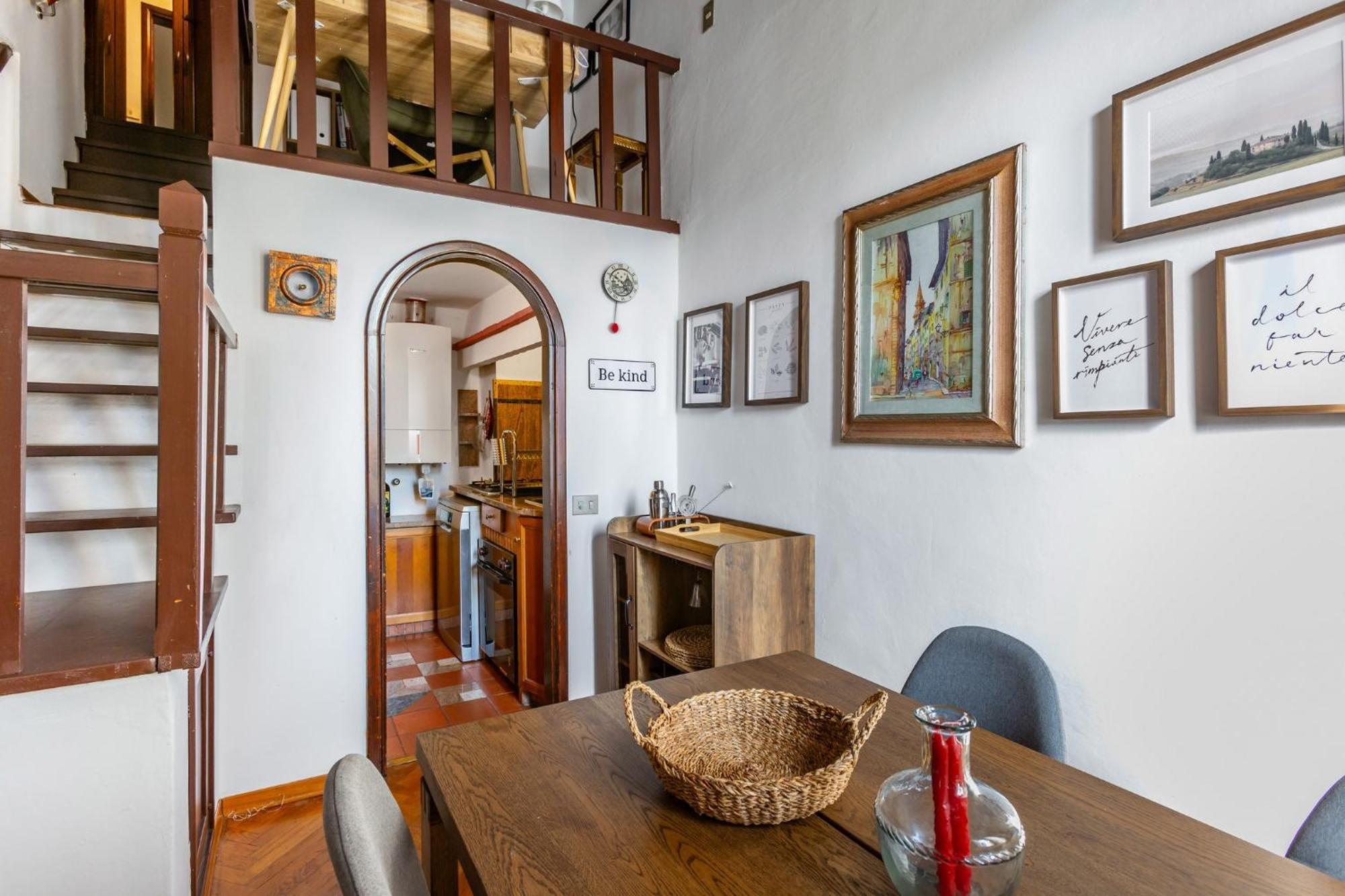Renaissance Romance - Gem Apartment Florence