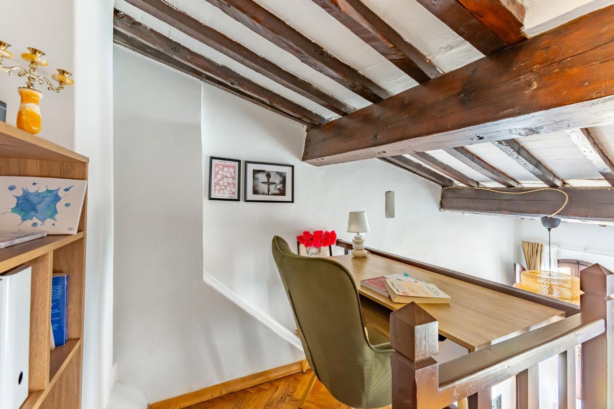 Apartment Renaissance Romance - Gem *
