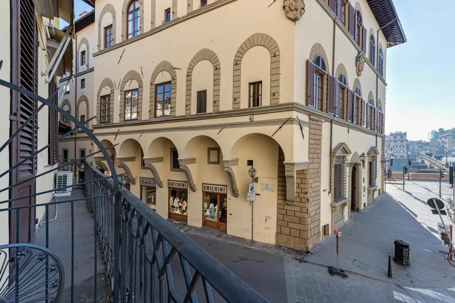 Balcony Bijoux